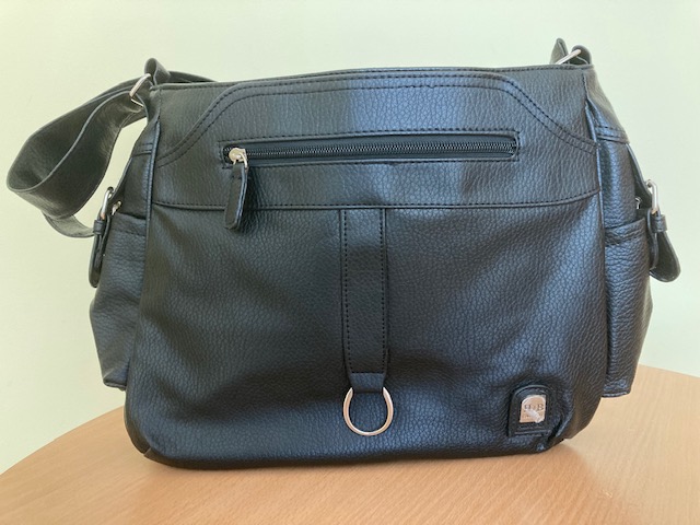 Pénzszállító táska – női vállpántos