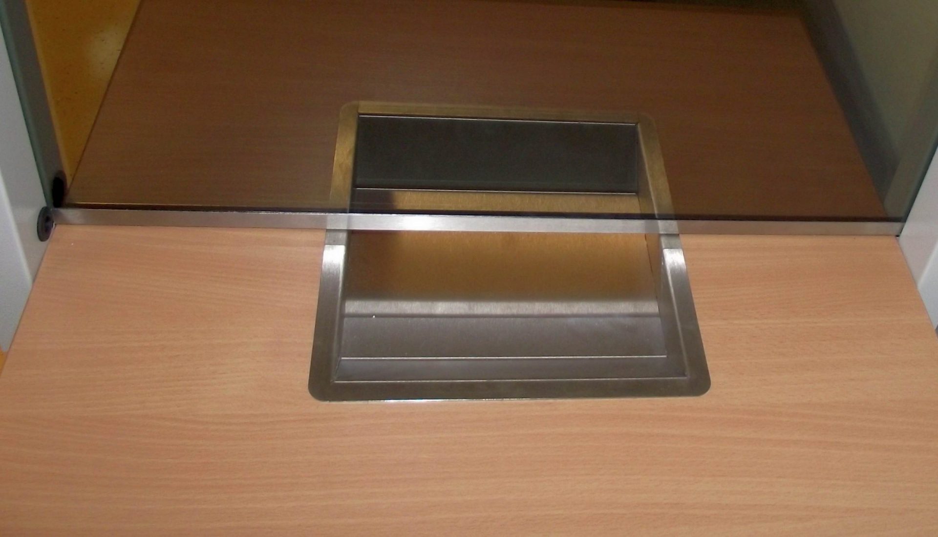 Pénztári átadó pult Pénztári átadó pult